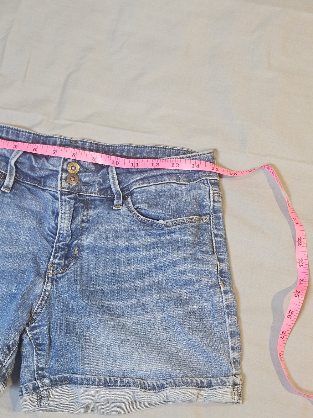 Denizen from Levi's Faded Light Blue Denim Shorts - Picture 6 of 6